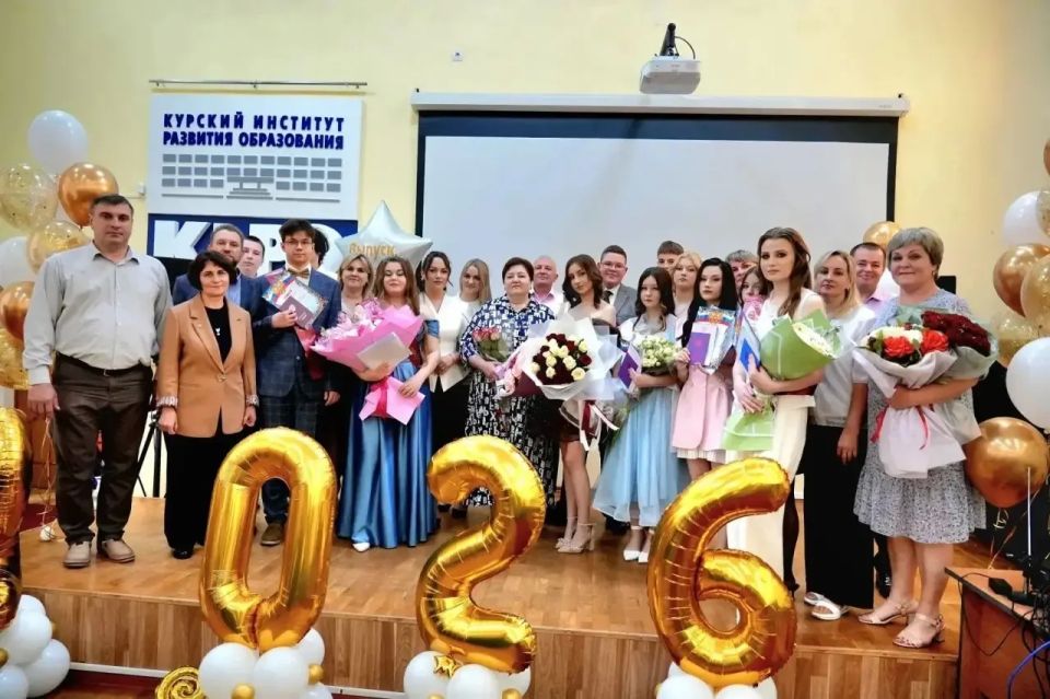 Выпускникам 9-х и 11-х классов Большесолдатского района были вручены аттестаты об основном и среднем образовании Выпускникам 9-х и 11-х классов Большесолдатского района были вручены аттестаты об основном и среднем образовании