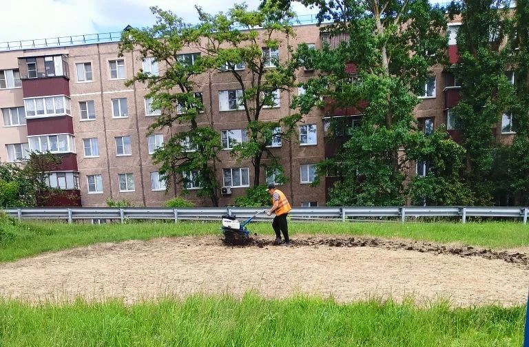 Подрядчики продолжают работу в общественных пространствах Подрядчики продолжают работу в общественных пространствах