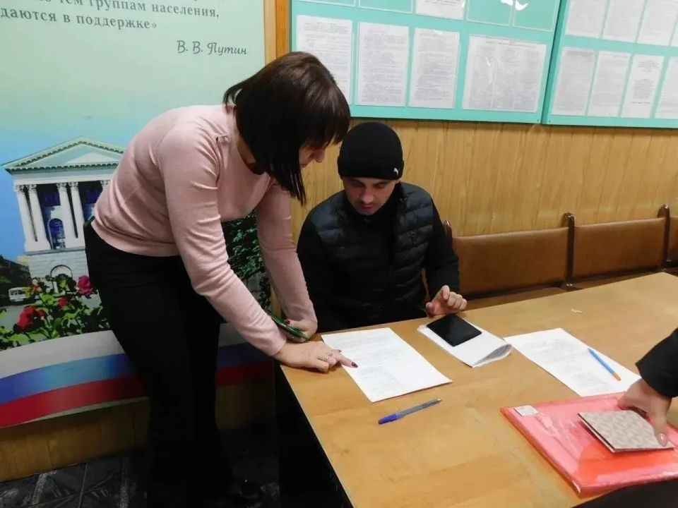 Друзья, сегодня свой профессиональный праздник отмечают соцработники - люди, чья профессия требует не только знаний, но и огромного сердца Друзья, сегодня свой профессиональный праздник отмечают соцработники - люди, чья профессия требует не только знаний, но и огромного сердца