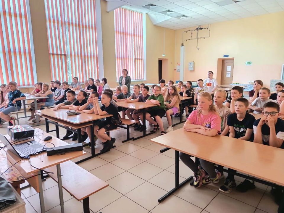 "Нам дан во владение самый богатый, меткий, могучий и поистине волшебный русский язык" "Нам дан во владение самый богатый, меткий, могучий и поистине волшебный русский язык"