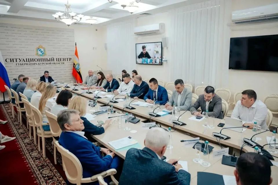 Сегодня состоялось заседание Правительства Курской области под руководством губернатора Курской области Александра Евсеевича Хинштейна Сегодня состоялось заседание Правительства Курской области под руководством губернатора Курской области Александра Евсеевича Хинштейна