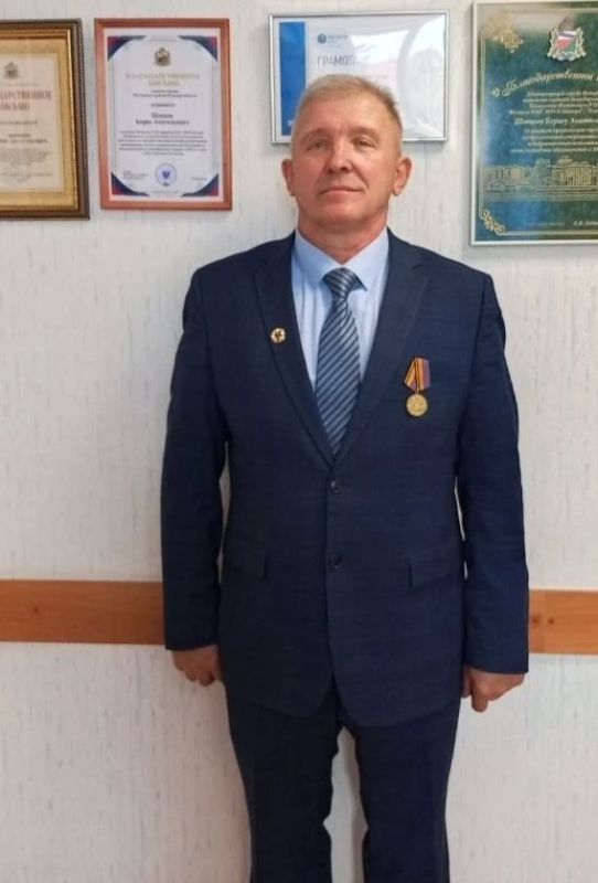 Сегодня свой день рождения отмечает начальник Фатежского РЭС Борис Шенцев