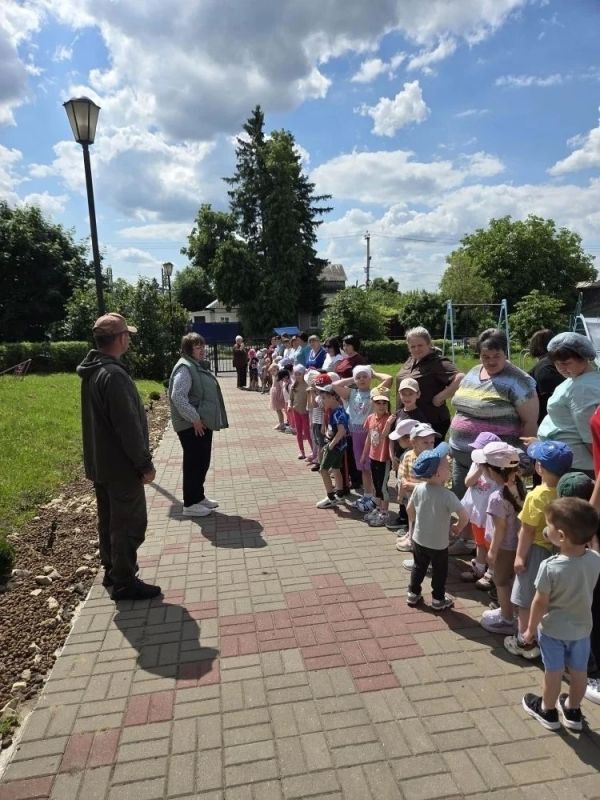 В МКДОУ "Детский сад г.Фатежа «Золотой ключик" была проведена учебная тренировка по отработке действий персонала и воспитанников ДОУ при обнаружении подозрительного (взрывоопасного) предмета В МКДОУ "Детский сад г.Фатежа «Золотой ключик" была проведена учебная тренировка по отработке действий персонала и воспитанников ДОУ при обнаружении подозрительного (взрывоопасного) предмета