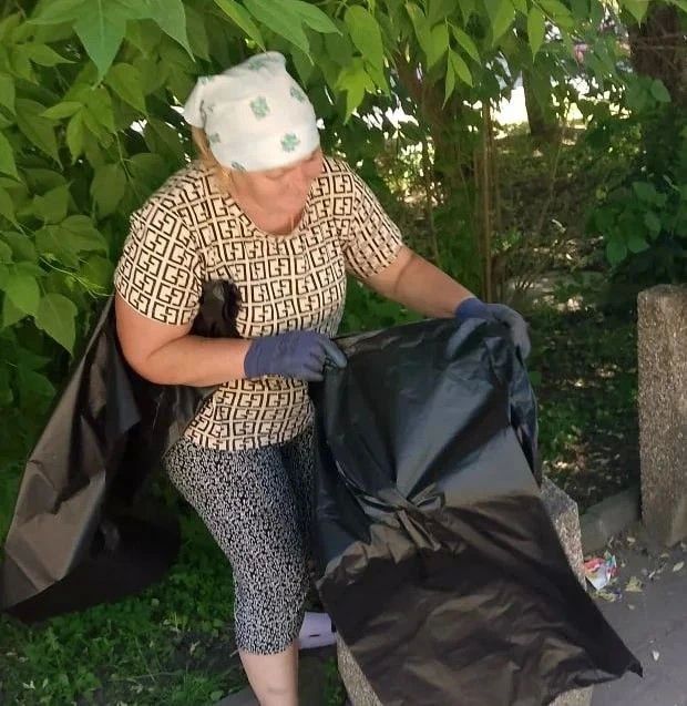 Курские коммунальщики продолжают облагораживать общественные пространства города Курские коммунальщики продолжают облагораживать общественные пространства города