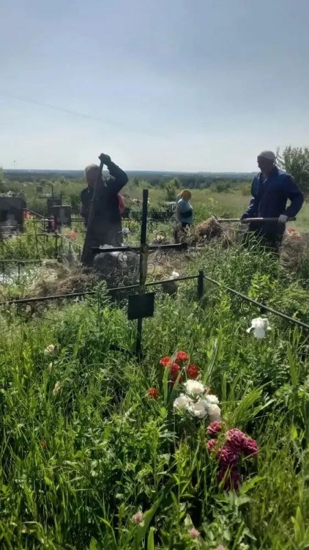 В селе Долгое навели порядок на кладбище В селе Долгое навели порядок на кладбище