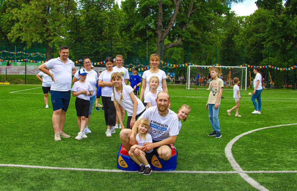 В парке Пионеров прошел фестиваль многодетных семей, организованный региональным Минспортом в рамках проекта «Спортивные сезоны Курской области» В парке Пионеров прошел фестиваль многодетных семей, организованный региональным Минспортом в рамках проекта «Спортивные сезоны Курской области»