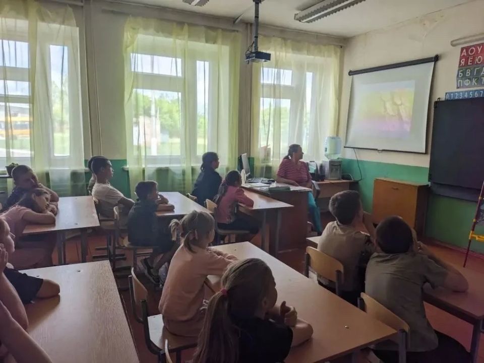 Пятый день в «Солнышко» МКОУ «Большежировская СОШ» превратился в настоящее путешествие во времени и пространстве! 6 июня, вся страна отмечает День русского языка и день рождения «солнца русской поэзии» — Александра...
