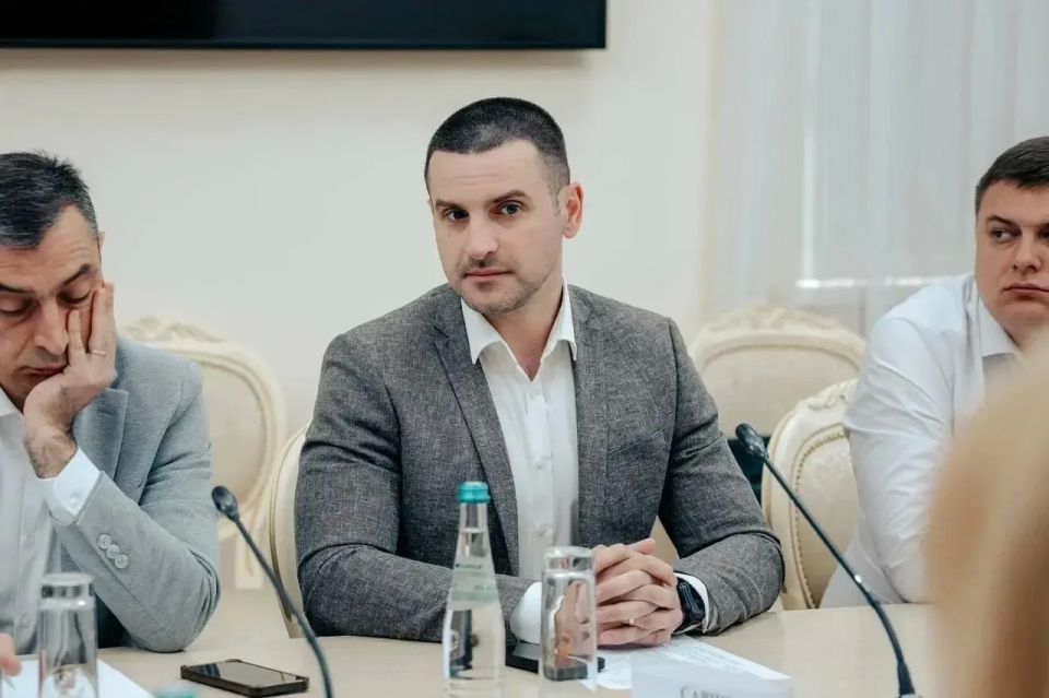 Сегодня состоялось заседание Правительства Курской области под руководством губернатора Курской области Александра Евсеевича Хинштейна Сегодня состоялось заседание Правительства Курской области под руководством губернатора Курской области Александра Евсеевича Хинштейна