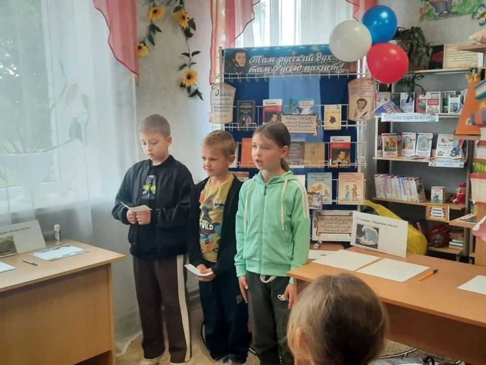 6 июня в день рождения великого русского поэта , основоположника современного русского литературного языка Александра Сергеевича Пушкина отмечается День руского языка 6 июня в день рождения великого русского поэта , основоположника современного русского литературного языка Александра Сергеевича Пушкина отмечается День руского языка