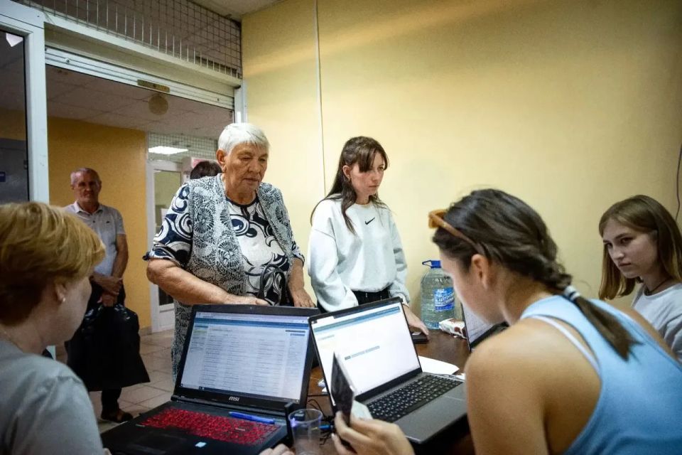 Друзья, сегодня свой профессиональный праздник отмечают соцработники - люди, чья профессия требует не только знаний, но и огромного сердца Друзья, сегодня свой профессиональный праздник отмечают соцработники - люди, чья профессия требует не только знаний, но и огромного сердца