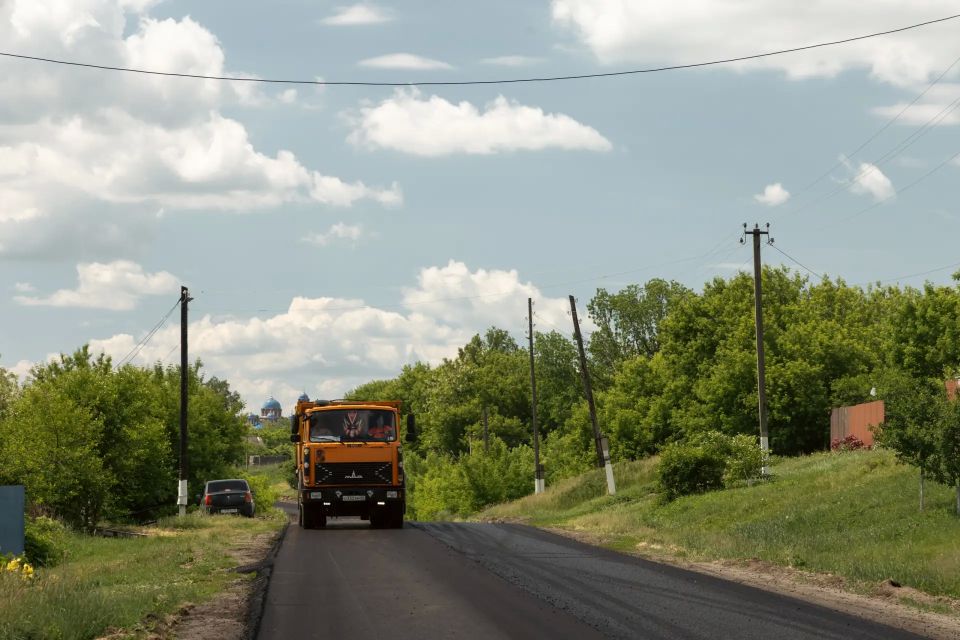 В Медвенском районе в рамках нацпроекта «Инфраструктура для жизни» в этом году ремонтируют сразу три участка региональной трассы «Крым» – Полный – «Крым» – Полевая В Медвенском районе в рамках нацпроекта «Инфраструктура для жизни» в этом году ремонтируют сразу три участка региональной трассы «Крым» – Полный – «Крым» – Полевая