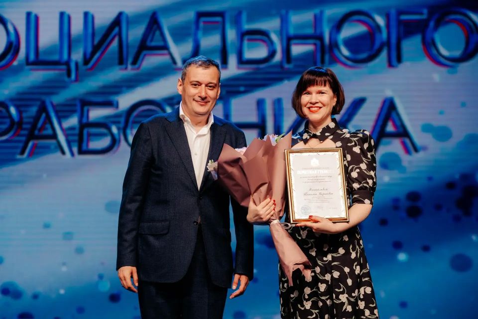 «Помогать тем, кому труднее»: курских соцработников поздравили с профессиональным праздником «Помогать тем, кому труднее»: курских соцработников поздравили с профессиональным праздником