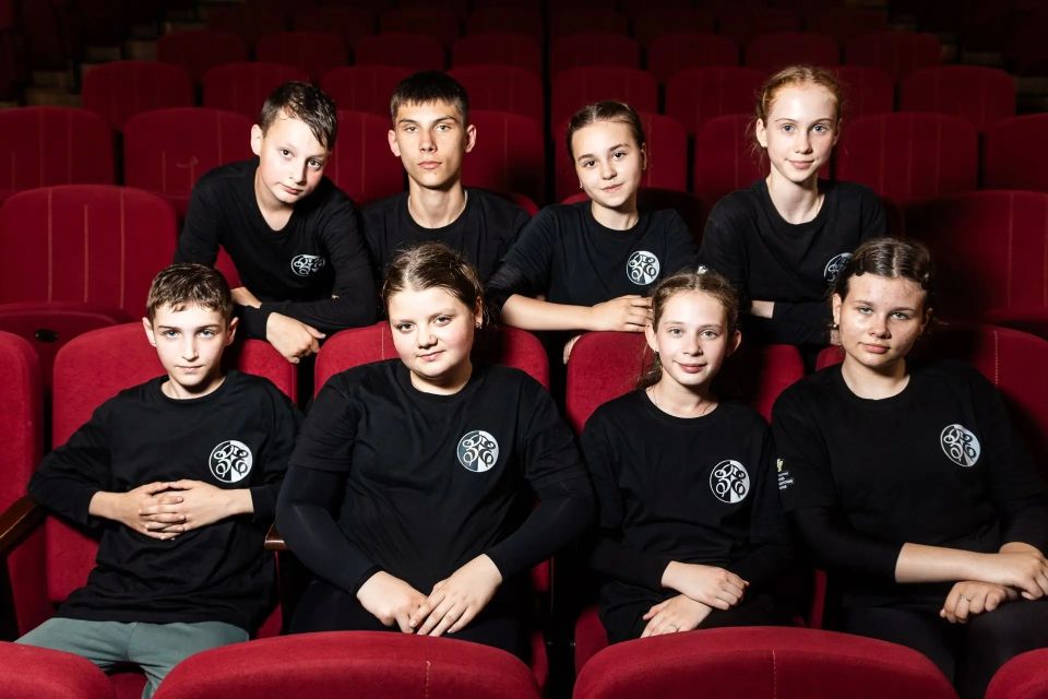 Артисты театра теней «Зеркало» выступили на фестивале домашних спектаклей в Орлёнке!