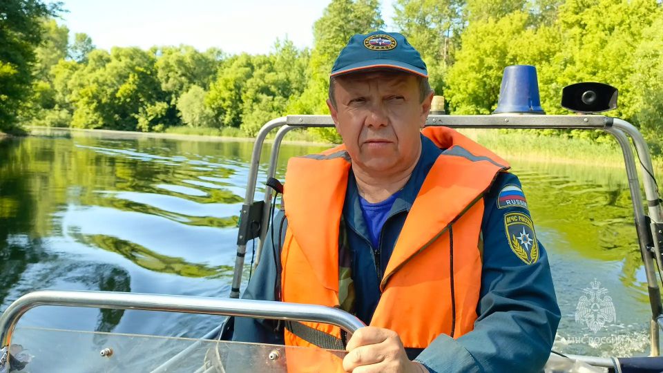 Старт купального сезона: инспекторы МЧС России усиливают контроль за отдыхающими на воде Старт купального сезона: инспекторы МЧС России усиливают контроль за отдыхающими на воде
