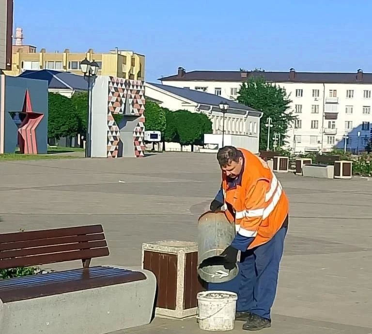 На Ермошкином озере в Курске высадили более 16 тысяч цветов На Ермошкином озере в Курске высадили более 16 тысяч цветов