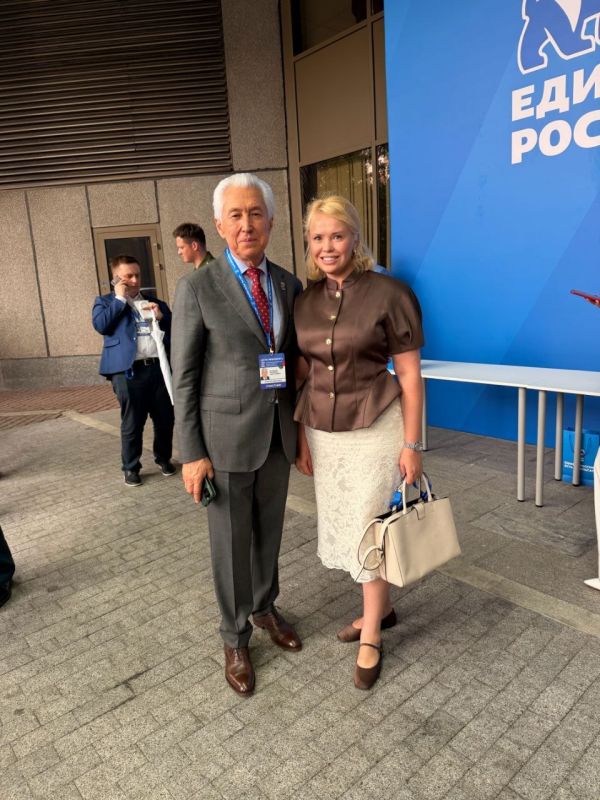 Екатерина Харченко: Дмитрий Медведев: «Для нас важно, чтобы каждый гражданин нашей страны увидел себя в нашей Народной программе. Только в этом случае мы добъёмся результата» Екатерина Харченко: Дмитрий Медведев: «Для нас важно, чтобы каждый гражданин нашей страны увидел себя в нашей Народной программе. Только в этом случае мы добъёмся результата»