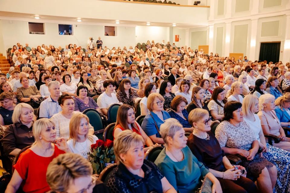«Помогать тем, кому труднее»: курских соцработников поздравили с профессиональным праздником «Помогать тем, кому труднее»: курских соцработников поздравили с профессиональным праздником