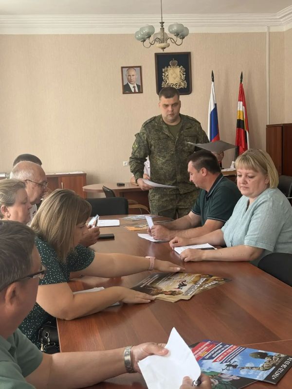 В администрации Льговского района прошло рабочее совещание с участием военного комиссара капитана Сергея Бугаева и глав сельских поселений В администрации Льговского района прошло рабочее совещание с участием военного комиссара капитана Сергея Бугаева и глав сельских поселений