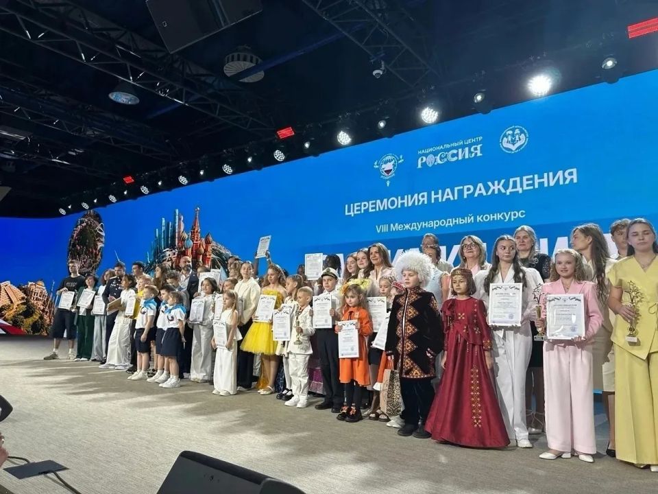 Воспитанница детского сада № 113 стала призером VII Международного конкурса «Расскажи миру о своей Родине» Воспитанница детского сада № 113 стала призером VII Международного конкурса «Расскажи миру о своей Родине»