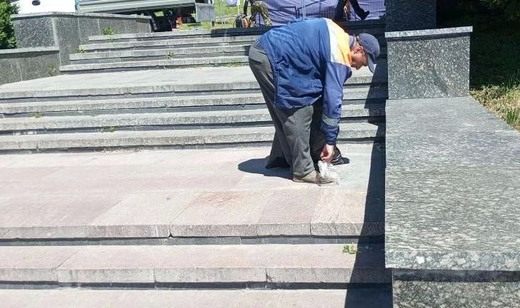 На Ермошкином озере в Курске высадили более 16 тысяч цветов На Ермошкином озере в Курске высадили более 16 тысяч цветов
