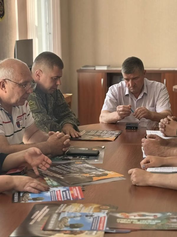 В администрации Льговского района прошло рабочее совещание с участием военного комиссара капитана Сергея Бугаева и глав сельских поселений В администрации Льговского района прошло рабочее совещание с участием военного комиссара капитана Сергея Бугаева и глав сельских поселений