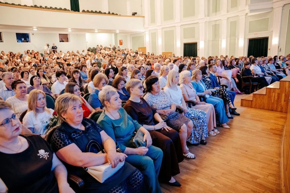 В концертном зале «Свиридовский» состоялось торжественное мероприятие, посвященное празднованию Дня социального работника В концертном зале «Свиридовский» состоялось торжественное мероприятие, посвященное празднованию Дня социального работника