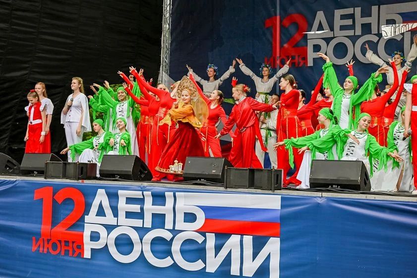 Уважаемые Щигровцы!. Приглашаем вас 12 июня 2026 года на торжественно праздничные мероприятия, посвящённые Дню России