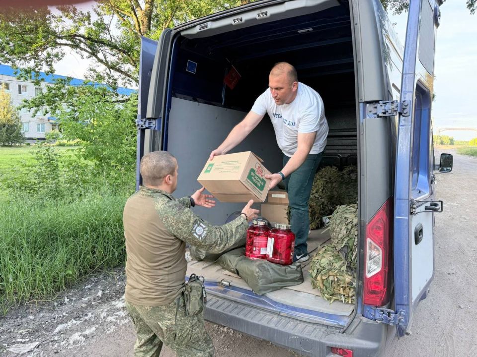 Алексей Томанов: После насыщенного рабочего дня с однопартийцем Евгением Дюминым доставили гуманитарную помощь нашим бойцам, которые сегодня стоят на защите границ Курской области Алексей Томанов: После насыщенного рабочего дня с однопартийцем Евгением Дюминым доставили гуманитарную помощь нашим бойцам, которые сегодня стоят на защите границ Курской области