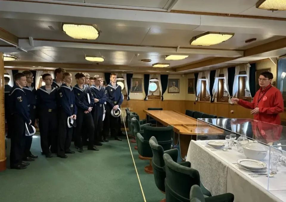 Курские кадеты отправились на военно-морскую практику в Питер Курские кадеты отправились на военно-морскую практику в Питер