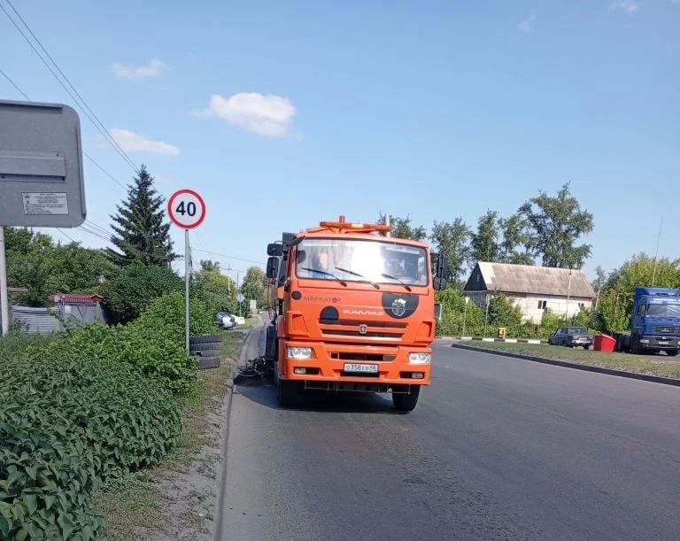 В Курске наводят порядок. Дорожники с ночи моют дорожное полотно и приводят в порядок тротуары В Курске наводят порядок. Дорожники с ночи моют дорожное полотно и приводят в порядок тротуары