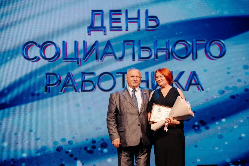 Социальные работники получили награды Думы Социальные работники получили награды Думы
