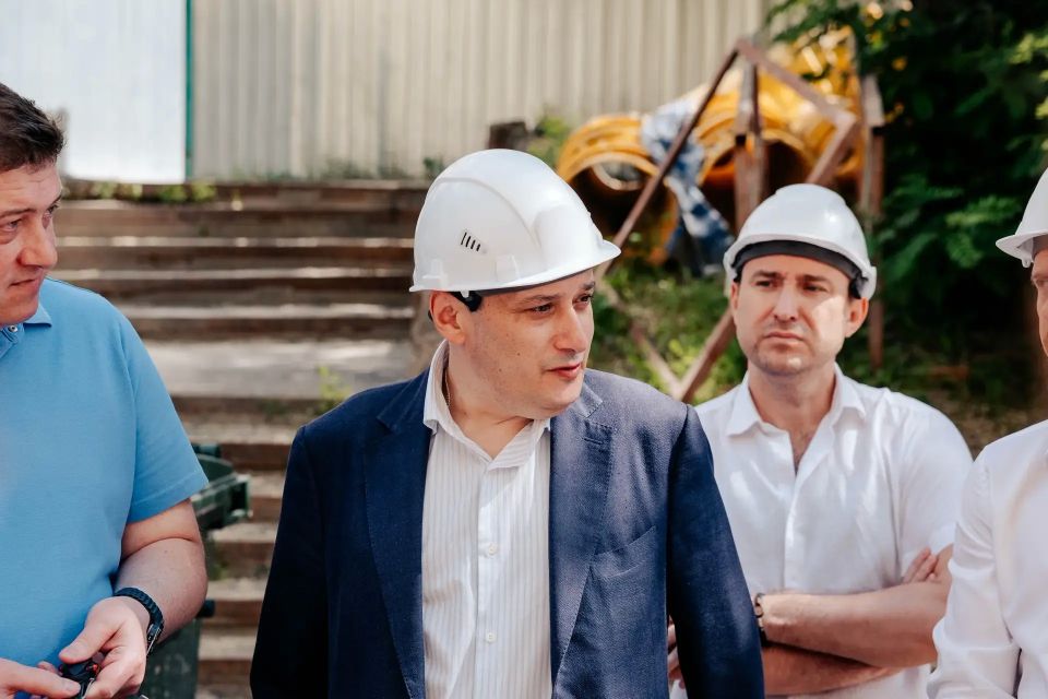 Хинштейн проинспектировал реконструкцию гимназии: краеведческий музей начнёт принимать посетителей с августа Хинштейн проинспектировал реконструкцию гимназии: краеведческий музей начнёт принимать посетителей с августа