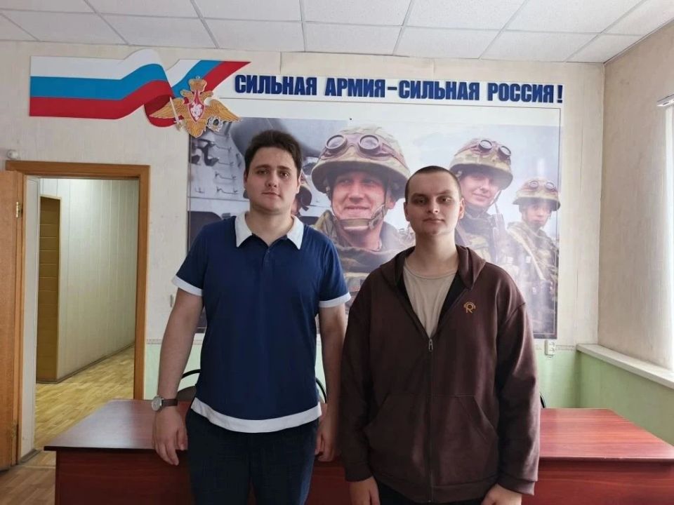 Несколько молодых курян идут служить в войска БПЛА вместо срочной службы Несколько молодых курян идут служить в войска БПЛА вместо срочной службы