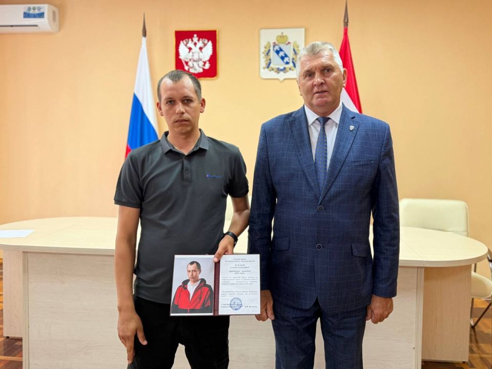 Николай Волобуев: Единство юных дарований и трудовой славы: в администрации Беловского района чествовали лучших из лучших Николай Волобуев: Единство юных дарований и трудовой славы: в администрации Беловского района чествовали лучших из лучших