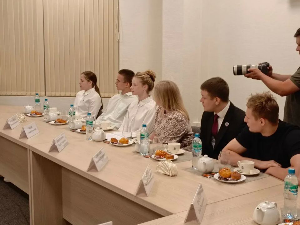 Наши чемпионы: Александр Хинштейн встретился с лучшими спортсменами Курской области Наши чемпионы: Александр Хинштейн встретился с лучшими спортсменами Курской области