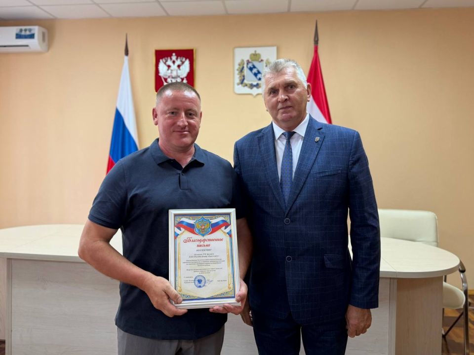 Николай Волобуев: Также сегодня прозвучали особые слова признательности – тем, кто заботится о том, как выглядит наш родной район Николай Волобуев: Также сегодня прозвучали особые слова признательности – тем, кто заботится о том, как выглядит наш родной район