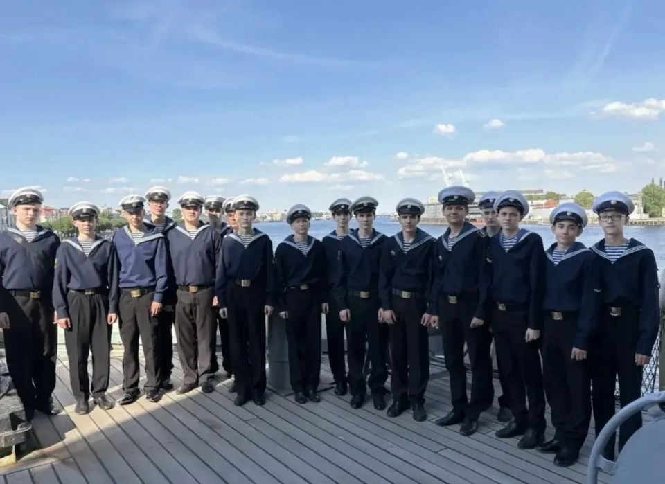 Курские кадеты отправились на военно-морскую практику в Питер Курские кадеты отправились на военно-морскую практику в Питер