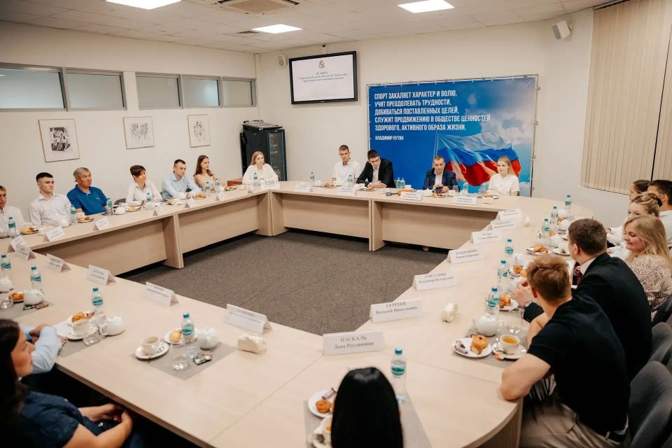 Александр Хинштейн встретился с выдающимися курскими спортсменами Александр Хинштейн встретился с выдающимися курскими спортсменами