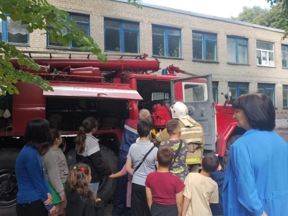 В летних оздоровительных лагерях Конышевского района активно проводятся мероприятия, направленные на повышение осведомленности о пожарной безопасности В летних оздоровительных лагерях Конышевского района активно проводятся мероприятия, направленные на повышение осведомленности о пожарной безопасности