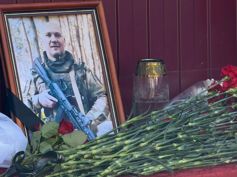 В курской школе № 29 открыли мемориальную доску выпускника Михаила Арепьева В курской школе № 29 открыли мемориальную доску выпускника Михаила Арепьева
