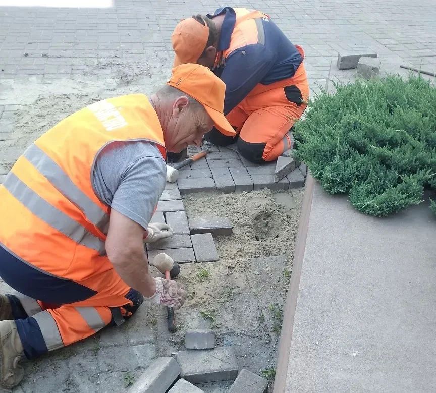 В Курске наводят порядок. Дорожники с ночи моют дорожное полотно и приводят в порядок тротуары В Курске наводят порядок. Дорожники с ночи моют дорожное полотно и приводят в порядок тротуары