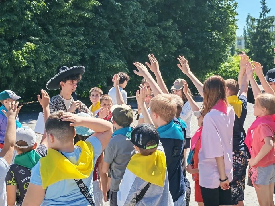 В молодёжном центре «Гелиос» прошло «кругосветное путешествие знаний» В молодёжном центре «Гелиос» прошло «кругосветное путешествие знаний»