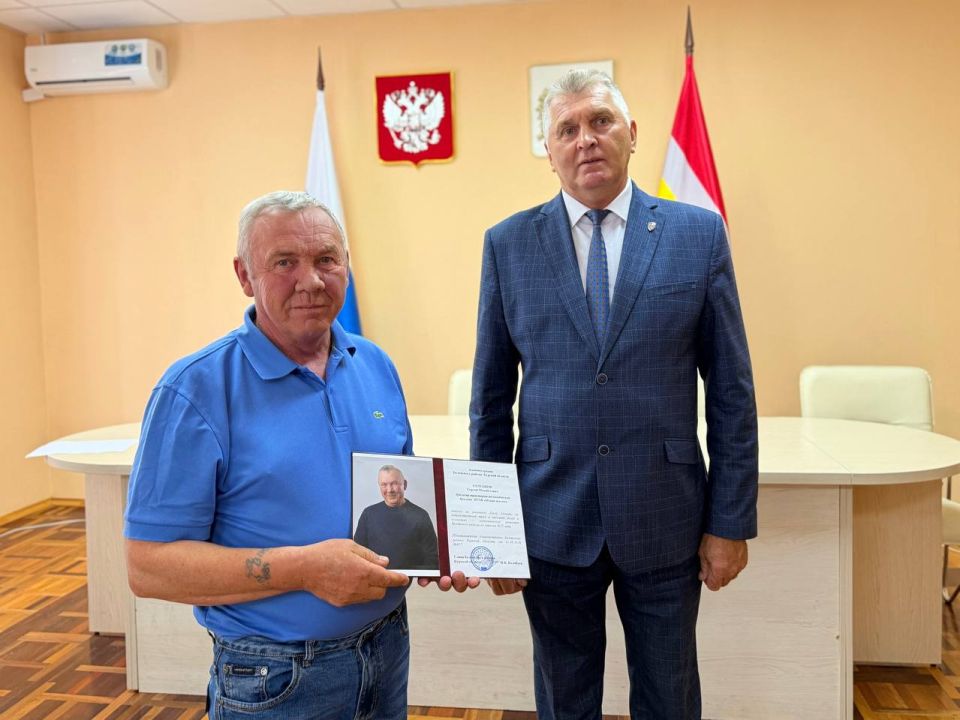 Николай Волобуев: Единство юных дарований и трудовой славы: в администрации Беловского района чествовали лучших из лучших Николай Волобуев: Единство юных дарований и трудовой славы: в администрации Беловского района чествовали лучших из лучших