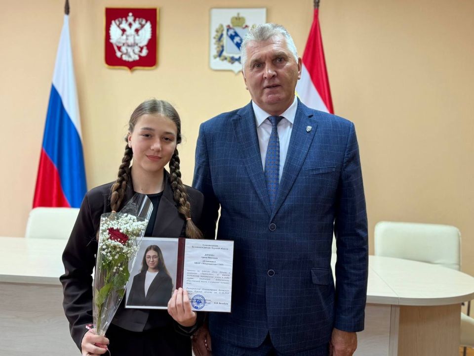 Николай Волобуев: Единство юных дарований и трудовой славы: в администрации Беловского района чествовали лучших из лучших Николай Волобуев: Единство юных дарований и трудовой славы: в администрации Беловского района чествовали лучших из лучших