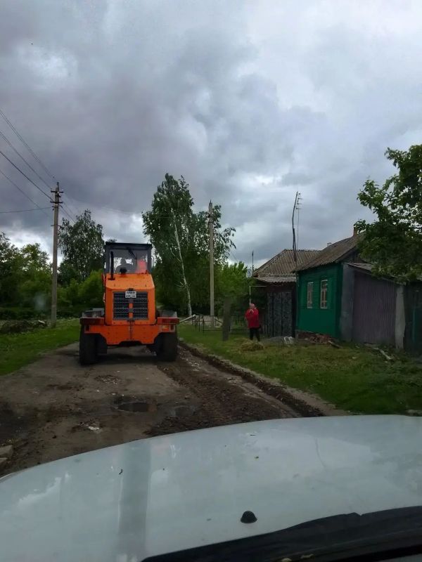 Проведено грейдирование дорожного полотна в д. Козьи Угоны Большеугонского сельсовета Проведено грейдирование дорожного полотна в д. Козьи Угоны Большеугонского сельсовета