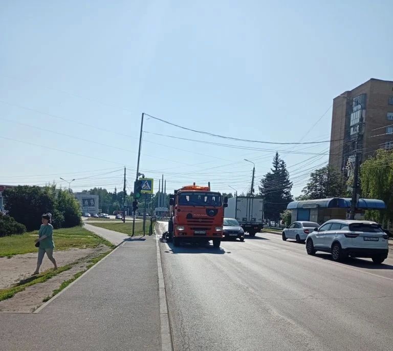 В Курске продолжают убирать дороги В Курске продолжают убирать дороги