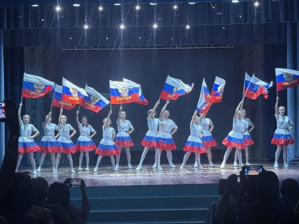 Екатерина Харченко: Ярким концертом отметили приближающийся День России жители Дмитриевского района Екатерина Харченко: Ярким концертом отметили приближающийся День России жители Дмитриевского района
