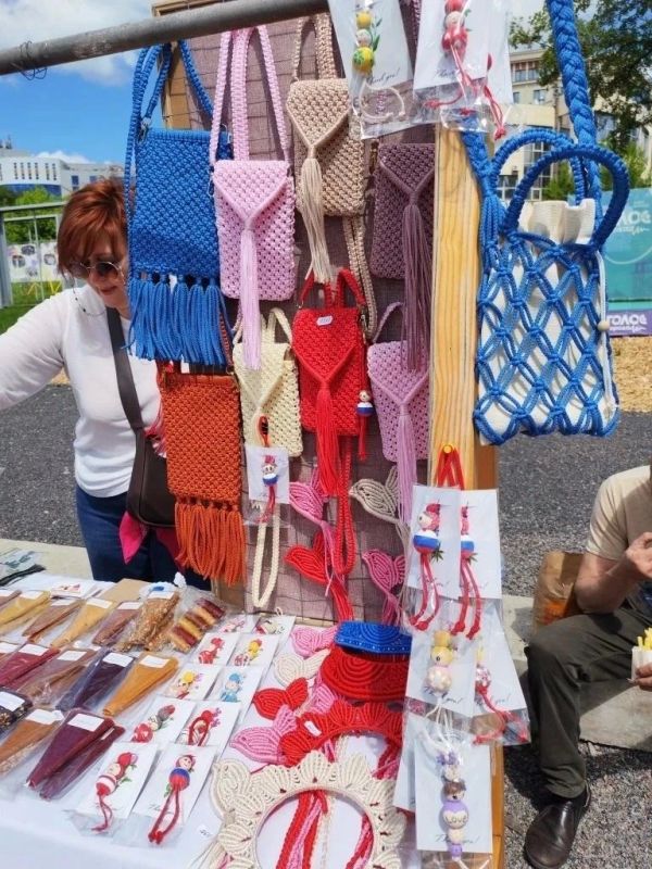 В городе Курске очень много талантливых мастеров и ремесленников, которые изготавливают сувенирную продукцию своими руками В городе Курске очень много талантливых мастеров и ремесленников, которые изготавливают сувенирную продукцию своими руками