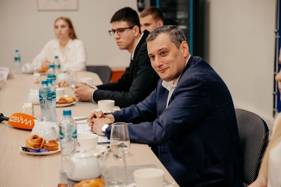 Губернатор Курской области Александр Хинштейн встретился с курянами – призерами и победителями престижных спортивных соревнований Губернатор Курской области Александр Хинштейн встретился с курянами – призерами и победителями престижных спортивных соревнований