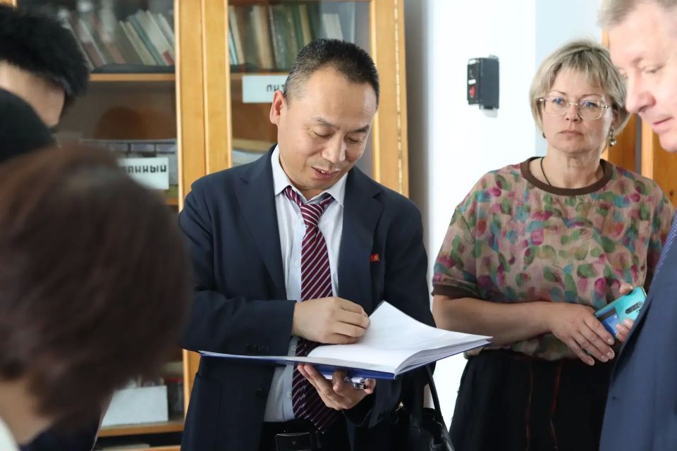 В Курском государственном университете прошли официальные переговоры с делегацией педагогического университета Янцзы В Курском государственном университете прошли официальные переговоры с делегацией педагогического университета Янцзы